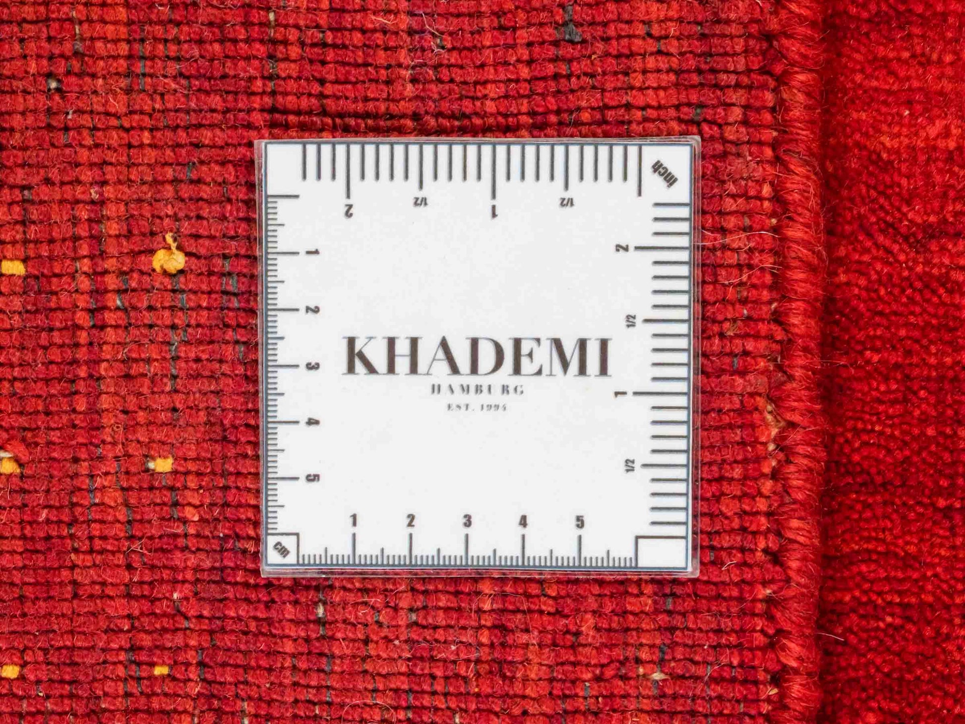 Moderner, Handloom Lori Gabbeh Orientteppich von Khademi aus Wolle, rot. Geometrisches Nomaden-Design. Produziert in Indien. Größe: 145x87cm. Teppichnummer: KB4-1509. Verkauf durch Jupiter Intl.