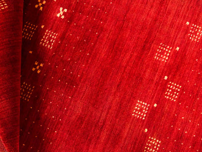Moderner, Handloom Lori Gabbeh Orientteppich von Khademi aus Wolle, rot. Geometrisches Nomaden-Design. Produziert in Indien. Größe: 145x89cm. Teppichnummer: KB4-1507. Verkauf durch Jupiter Intl.