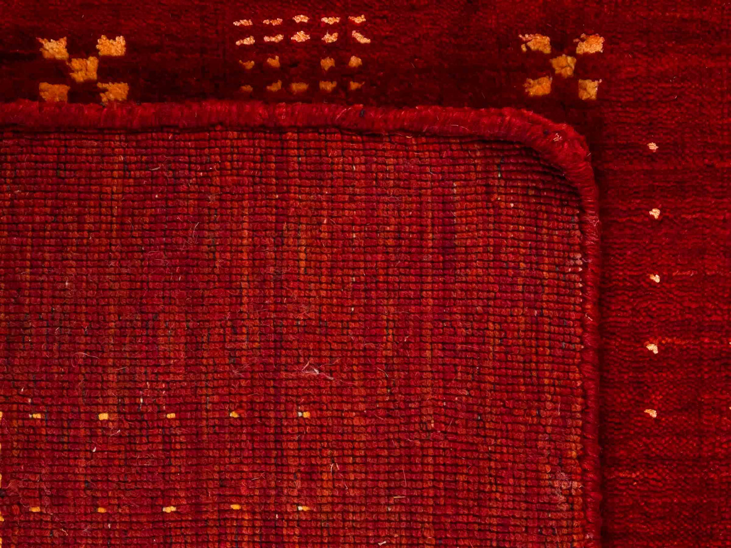 Moderner, Handloom Lori Gabbeh Orientteppich von Khademi aus Wolle, rot. Geometrisches Nomaden-Design. Produziert in Indien. Größe: 145x89cm. Teppichnummer: KB4-1507. Verkauf durch Jupiter Intl.