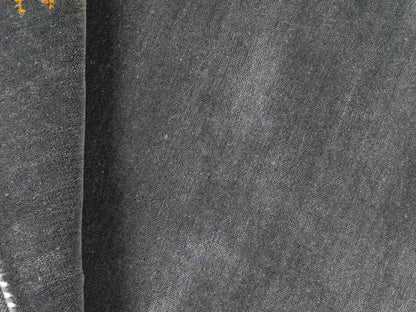 Moderner, Handloom Lori Gabbeh Orientteppich von Khademi aus Wolle, grau. Nomaden-Design. Produziert in Indien. Größe: 146x77cm. Teppichnummer: KB4-1535. Verkauf durch Jupiter Intl.