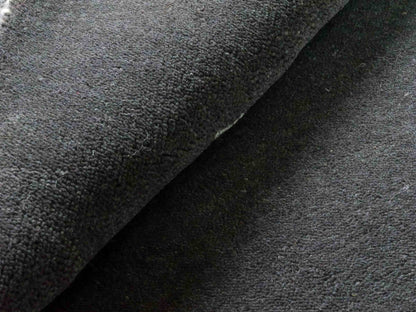 Moderner, Handloom Lori Gabbeh Orientteppich von Khademi aus Wolle, grau. Nomaden-Design. Produziert in Indien. Größe: 146x80cm. Teppichnummer: KB4-1537. Verkauf durch Jupiter Intl.