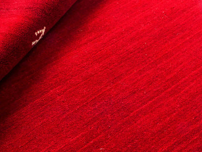 Moderner, Handloom Lori Gabbeh Orientteppich von Khademi aus Wolle, rot. mit Nomaden-Design. Produziert in Indien. Größe: 146x83cm. Teppichnummer: KB4-1511. Verkauf durch Jupiter Intl.