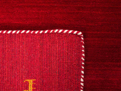 Moderner, Handloom Lori Gabbeh Orientteppich von Khademi aus Wolle, rot. mit Nomaden-Design. Produziert in Indien. Größe: 146x83cm. Teppichnummer: KB4-1511. Verkauf durch Jupiter Intl.