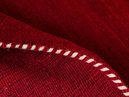 Moderner, Handloom Lori Gabbeh Orientteppich von Khademi aus Wolle, rot. mit Nomaden-Design. Produziert in Indien. Größe: 146x83cm. Teppichnummer: KB4-1511. Verkauf durch Jupiter Intl.