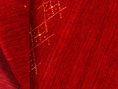 Moderner, Handloom Lori Gabbeh Orientteppich von Khademi aus Wolle, rot. Geometrisches Nomaden-Design. Produziert in Indien. Größe: 146x88cm. Teppichnummer: KB4-1508. Verkauf durch Jupiter Intl.