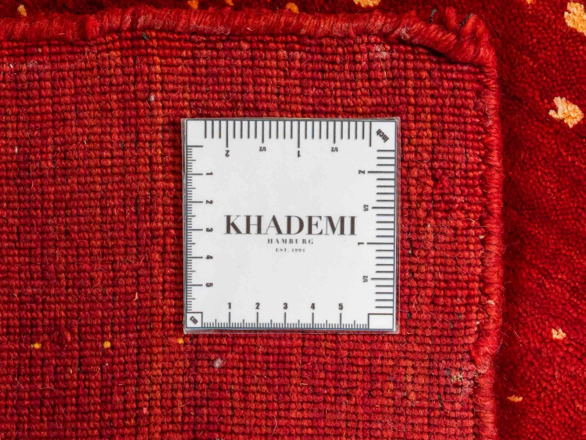 Moderner, Handloom Lori Gabbeh Orientteppich von Khademi aus Wolle, rot. Geometrisches Nomaden-Design. Produziert in Indien. Größe: 146x88cm. Teppichnummer: KB4-1514. Verkauf durch Jupiter Intl.