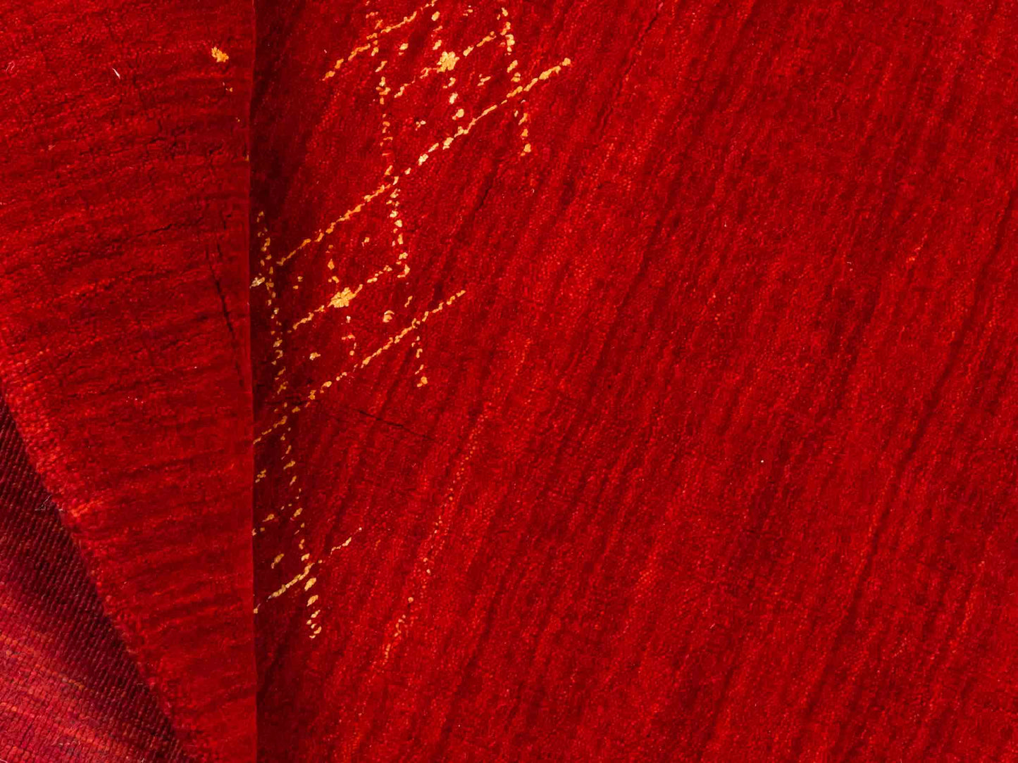 Moderner, Handloom Lori Gabbeh Orientteppich von Khademi aus Wolle, rot. Geometrisches Nomaden-Design. Produziert in Indien. Größe: 147x87cm. Teppichnummer: KB4-1512. Verkauf durch Jupiter Intl.