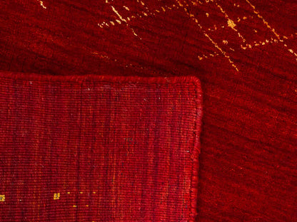 Moderner, Handloom Lori Gabbeh Orientteppich von Khademi aus Wolle, rot. Geometrisches Nomaden-Design. Produziert in Indien. Größe: 147x87cm. Teppichnummer: KB4-1512. Verkauf durch Jupiter Intl.