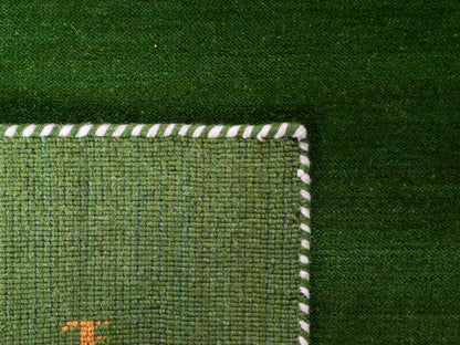 Moderner, Handloom Lori Gabbeh Orientteppich von Khademi aus Wolle, grün. Nomaden-Design. Produziert in Indien. Größe: 148x82cm. Teppichnummer: KB4-1560. Verkauf durch Jupiter Intl.