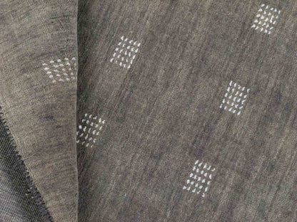 Moderner, Handloom Lori Gabbeh Orientteppich von Khademi aus Wolle, grau. Geometrisches Nomaden-Design. Produziert in Indien. Größe: 148x87cm. Teppichnummer: KB4-1544. Verkauf durch Jupiter Intl.