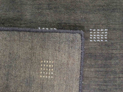 Moderner, Handloom Lori Gabbeh Orientteppich von Khademi aus Wolle, grau. Geometrisches Nomaden-Design. Produziert in Indien. Größe: 148x87cm. Teppichnummer: KB4-1544. Verkauf durch Jupiter Intl.