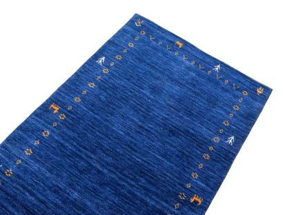 Moderner, Handloom Lori Gabbeh Orientteppich von Khademi aus Wolle, blau. Geometrisches Nomaden-Design. Produziert in Indien. Größe: 150x80cm. Teppichnummer: KB4-1515. Verkauf durch Jupiter Intl.