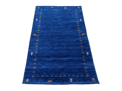 Moderner, Handloom Lori Gabbeh Orientteppich von Khademi aus Wolle, blau. Geometrisches Nomaden-Design. Produziert in Indien. Größe: 150x80cm. Teppichnummer: KB4-1515. Verkauf durch Jupiter Intl.