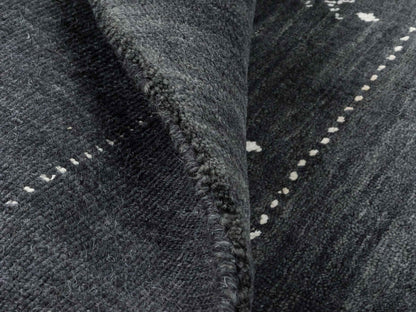 Moderner, Handloom Lori Gabbeh Orientteppich von Khademi aus Wolle, anthrazit. Nomaden-Design. Produziert in Indien. Größe: 150x91cm. Teppichnummer: KB4-1542. Verkauf durch Jupiter Intl.