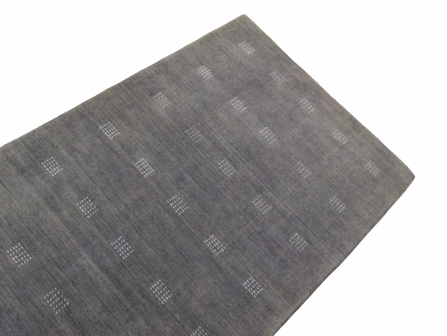 Moderner, Handloom Lori Gabbeh Orientteppich von Khademi aus Wolle, grau. Geometrisches Nomaden-Design. Produziert in Indien. Größe: 150x91cm. Teppichnummer: KB4-1546. Verkauf durch Jupiter Intl.