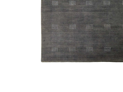 Moderner, Handloom Lori Gabbeh Orientteppich von Khademi aus Wolle, grau. Geometrisches Nomaden-Design. Produziert in Indien. Größe: 150x91cm. Teppichnummer: KB4-1546. Verkauf durch Jupiter Intl.