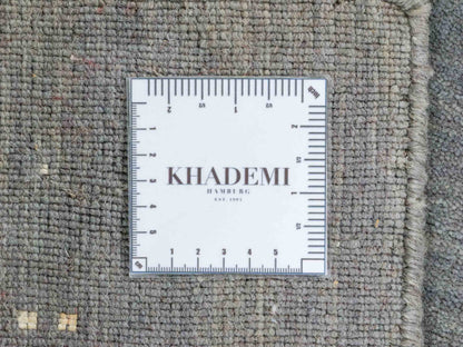 Moderner, Handloom Lori Gabbeh Orientteppich von Khademi aus Wolle, grau. Geometrisches Nomaden-Design. Produziert in Indien. Größe: 150x92cm. Teppichnummer: KB4-1556. Verkauf durch Jupiter Intl.