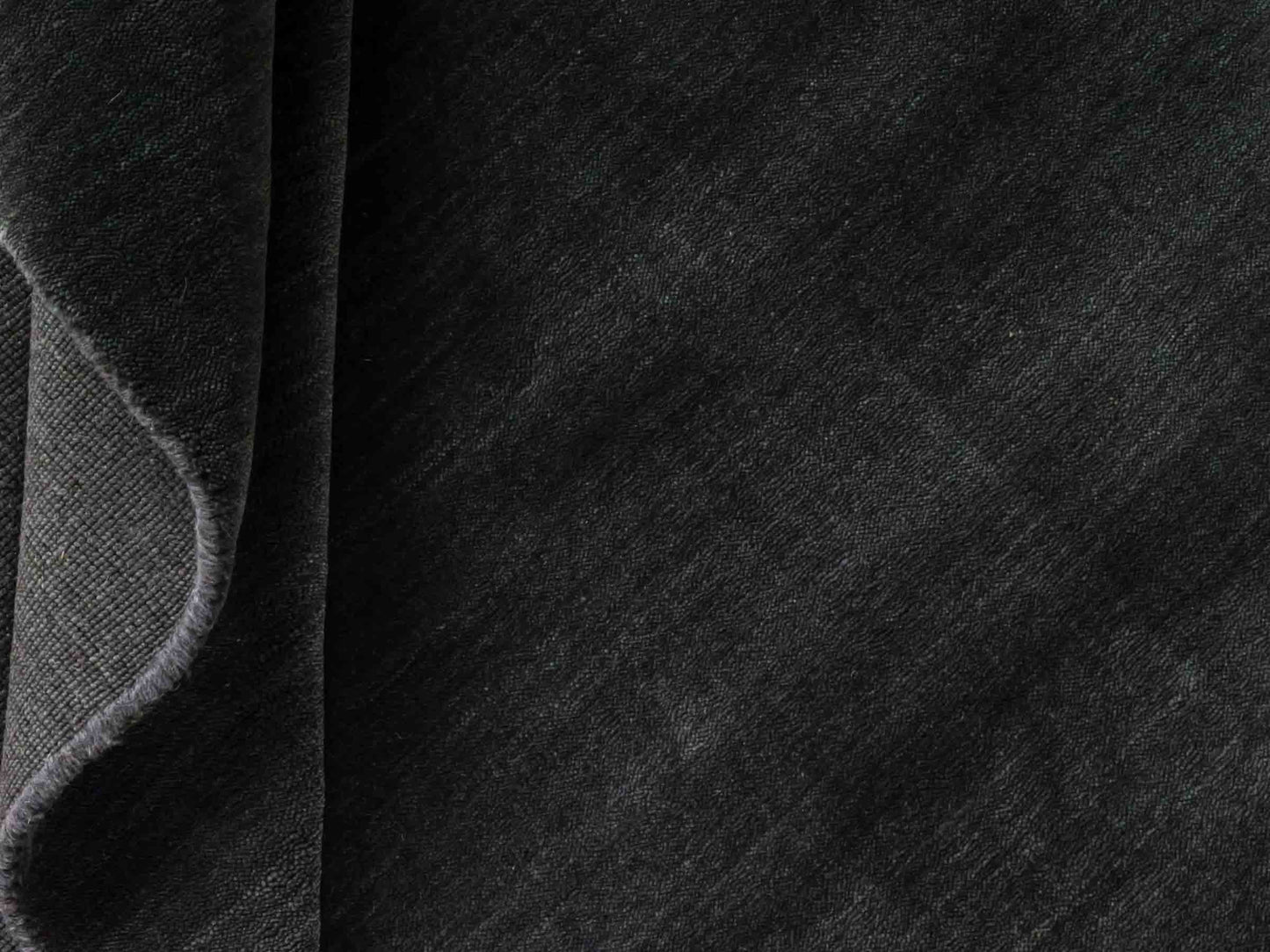 Moderner, Handloom Lori Gabbeh Orientteppich von Khademi aus Wolle, anthrazit. Nomaden-Design. Produziert in Indien. Größe: 150x99cm. Teppichnummer: KB4-1558. Verkauf durch Jupiter Intl.