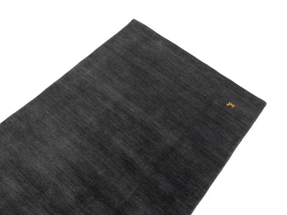 Moderner, Handloom Lori Gabbeh Orientteppich von Khademi aus Wolle, anthrazit. Nomaden-Design. Produziert in Indien. Größe: 150x99cm. Teppichnummer: KB4-1558. Verkauf durch Jupiter Intl.