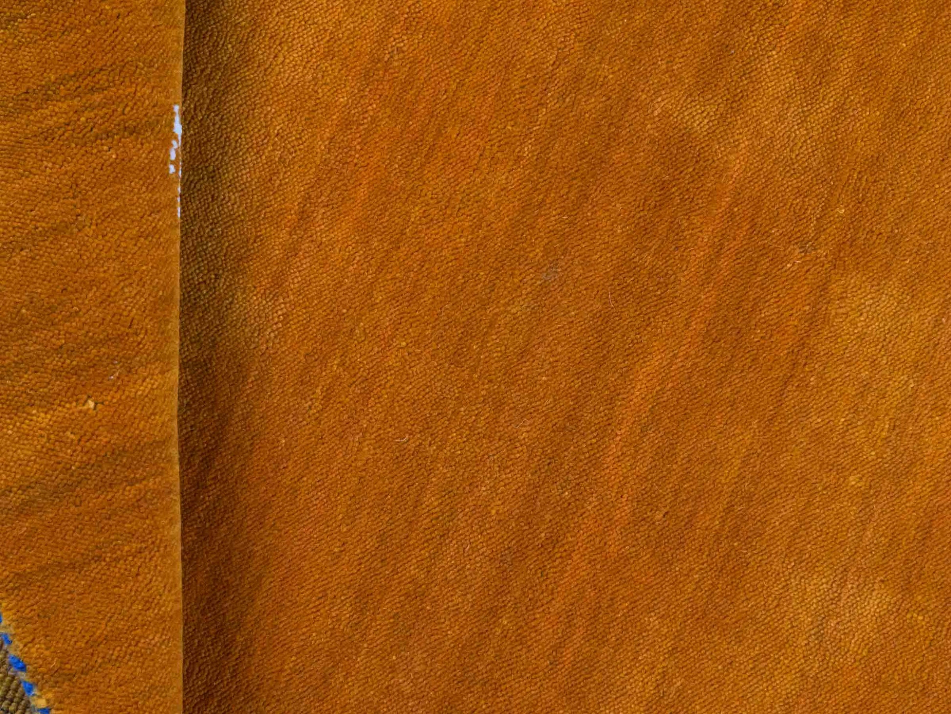 Moderner, Handloom Lori Gabbeh Orientteppich von Khademi aus Wolle, gelb. Geometrisches Nomaden-Design. Produziert in Indien. Größe: 151x83cm. Teppichnummer: KB4-1517. Verkauf durch Jupiter Intl.