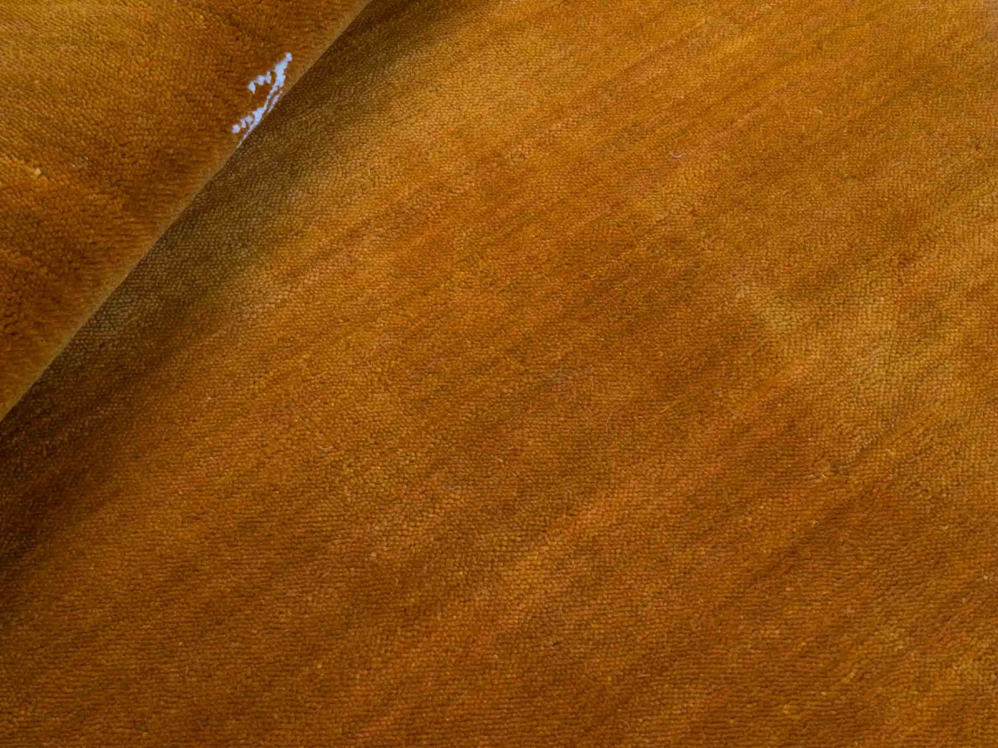 Moderner, Handloom Lori Gabbeh Orientteppich von Khademi aus Wolle, gelb. Geometrisches Nomaden-Design. Produziert in Indien. Größe: 151x83cm. Teppichnummer: KB4-1517. Verkauf durch Jupiter Intl.