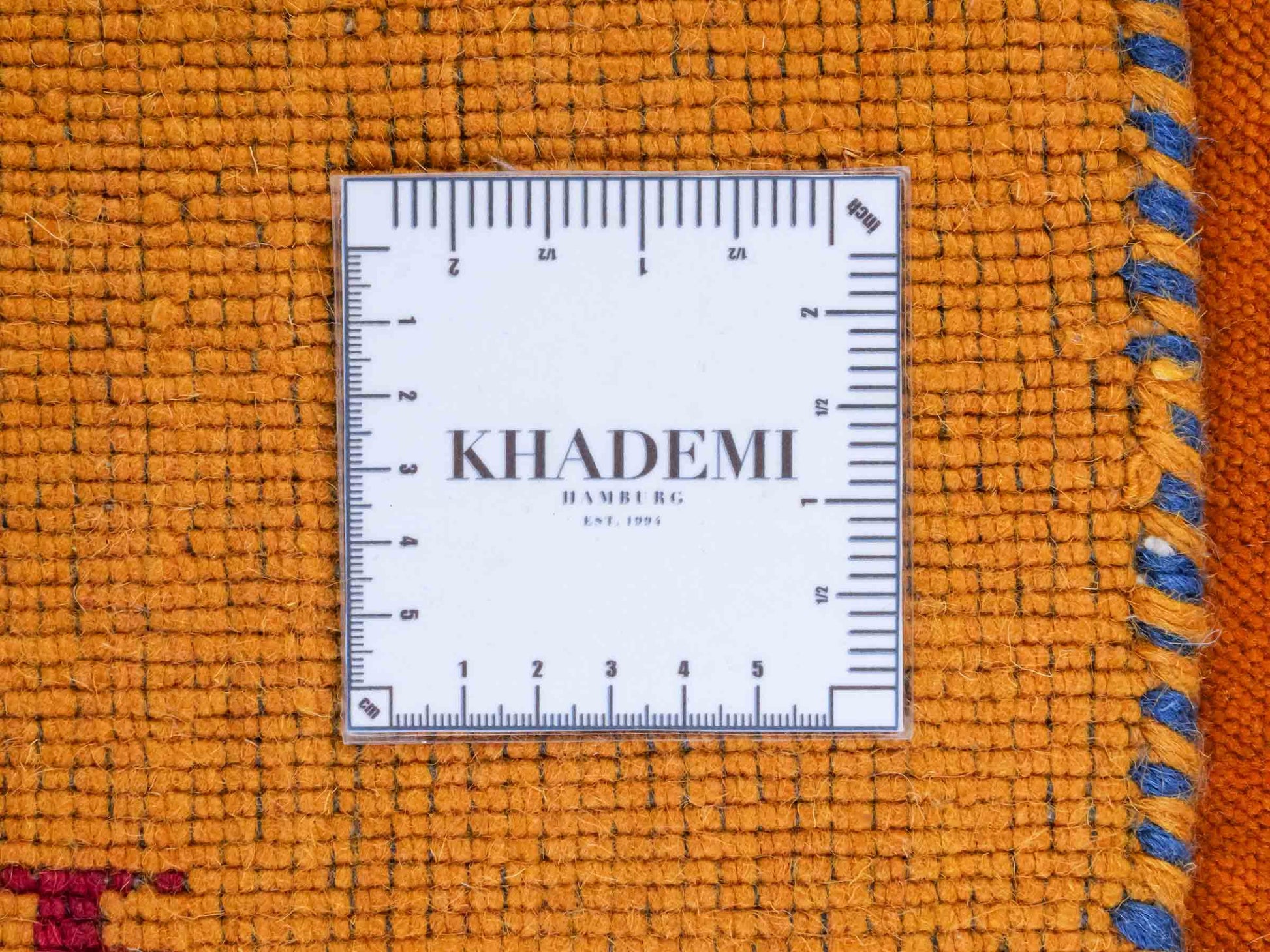 Moderner, Handloom Lori Gabbeh Orientteppich von Khademi aus Wolle, gelb. Geometrisches Nomaden-Design. Produziert in Indien. Größe: 151x83cm. Teppichnummer: KB4-1517. Verkauf durch Jupiter Intl.