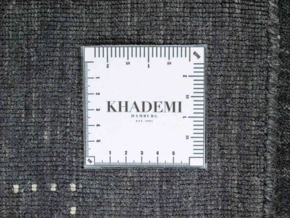 Moderner, Handloom Lori Gabbeh Orientteppich von Khademi aus Wolle, anthrazit. Geometrisches Nomaden-Design. Produziert in Indien. Größe: 151x91cm. Teppichnummer: KB4-1554. Verkauf durch Jupiter Intl.