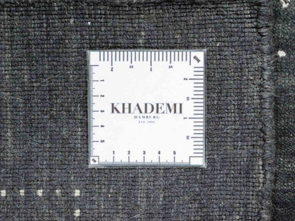 Moderner, Handloom Lori Gabbeh Orientteppich von Khademi aus Wolle, anthrazit. Geometrisches Nomaden-Design. Produziert in Indien. Größe: 151x93cm. Teppichnummer: KB4-1555. Verkauf durch Jupiter Intl.