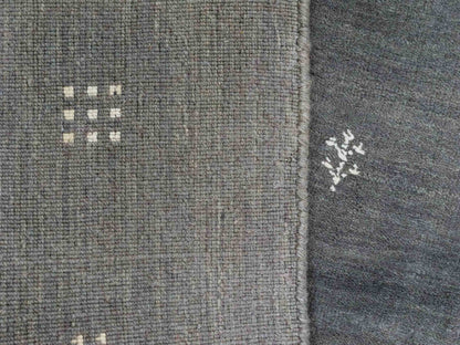 Moderner, Handloom Lori Gabbeh Orientteppich von Khademi aus Wolle, grau. Geometrisches Nomaden-Design. Produziert in Indien. Größe: 151x93cm. Teppichnummer: KB4-1548. Verkauf durch Jupiter Intl.