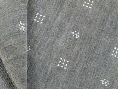 Moderner, Handloom Lori Gabbeh Orientteppich von Khademi aus Wolle, grau. Geometrisches Nomaden-Design. Produziert in Indien. Größe: 151x93cm. Teppichnummer: KB4-1557. Verkauf durch Jupiter Intl.