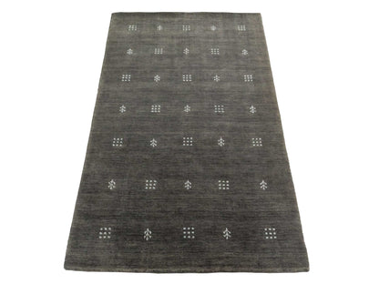 Moderner, Handloom Lori Gabbeh Orientteppich von Khademi aus Wolle, grau. Geometrisches Nomaden-Design. Produziert in Indien. Größe: 152x91cm. Teppichnummer: KB4-1547. Verkauf durch Jupiter Intl.