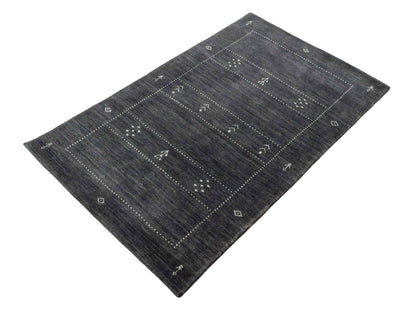 Moderner, Handloom Lori Gabbeh Orientteppich von Khademi aus Wolle, anthrazit. Nomaden-Design. Produziert in Indien. Größe: 152x92cm. Teppichnummer: KB4-1543. Verkauf durch Jupiter Intl.