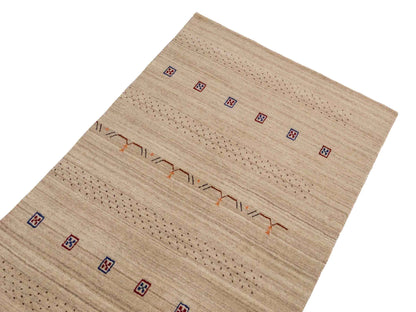 Moderner, Handloom Lori Orientteppich von Khademi aus Wolle, cremeweiß. Geometrisches Design. Produziert in Indien. Größe: 153x83cm. Teppichnummer: KB4-1529. Verkauf durch Jupiter Intl.