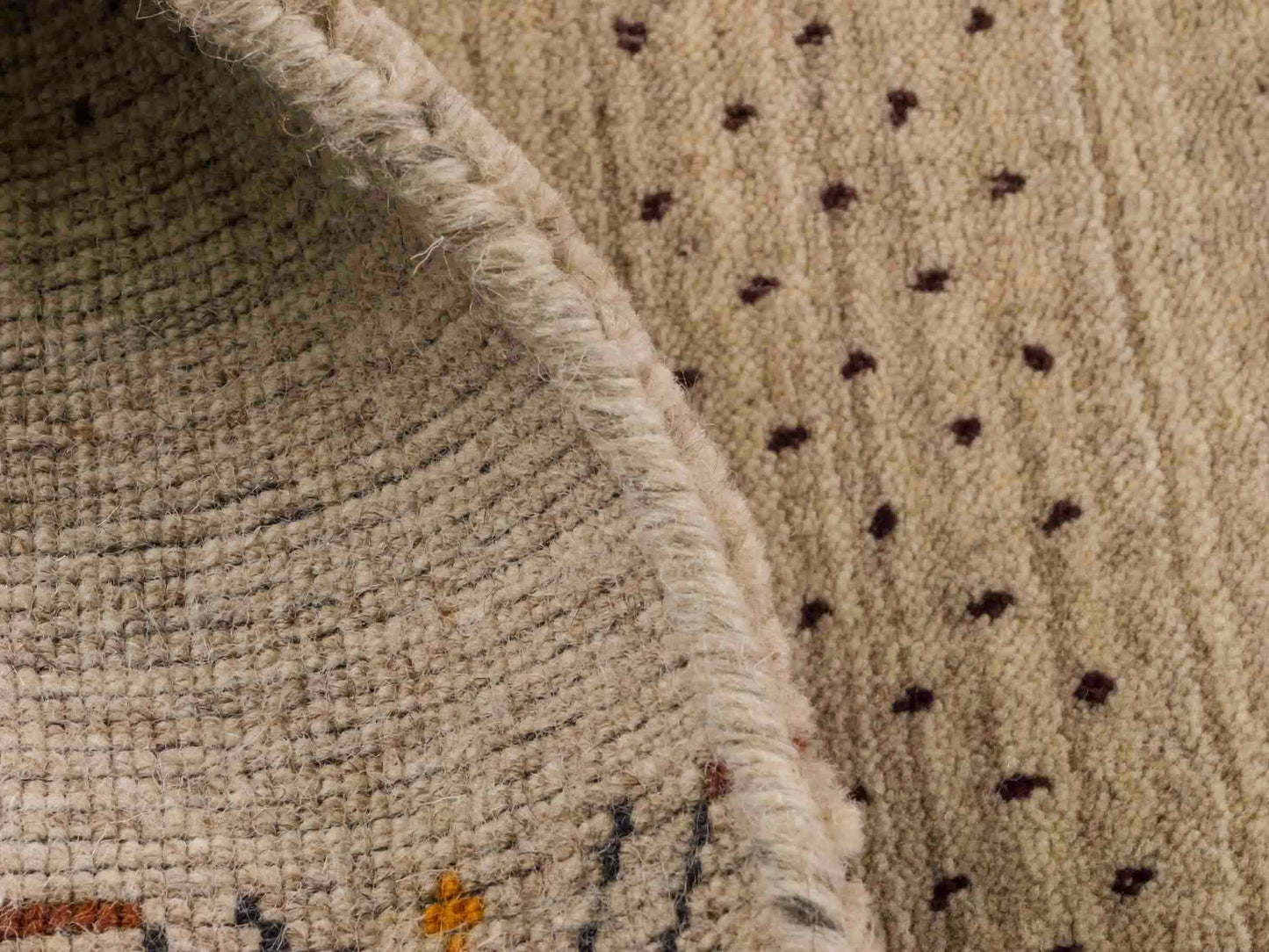 Moderner, Handloom Lori Orientteppich von Khademi aus Wolle, cremeweiß. Geometrisches Design. Produziert in Indien. Größe: 153x83cm. Teppichnummer: KB4-1529. Verkauf durch Jupiter Intl.