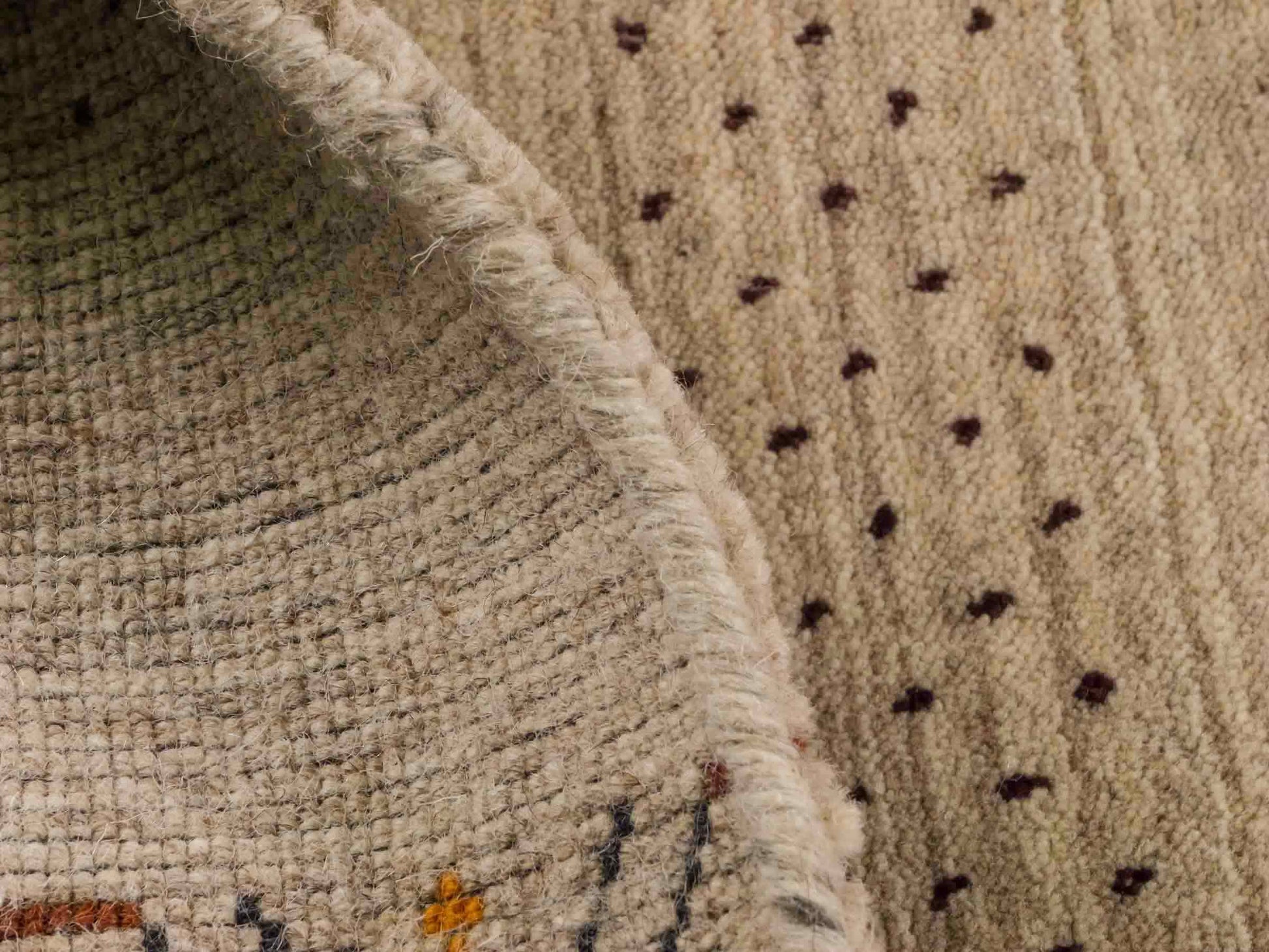 Moderner, Handloom Lori Orientteppich von Khademi aus Wolle, cremeweiß. Geometrisches Design. Produziert in Indien. Größe: 153x83cm. Teppichnummer: KB4-1529. Verkauf durch Jupiter Intl.