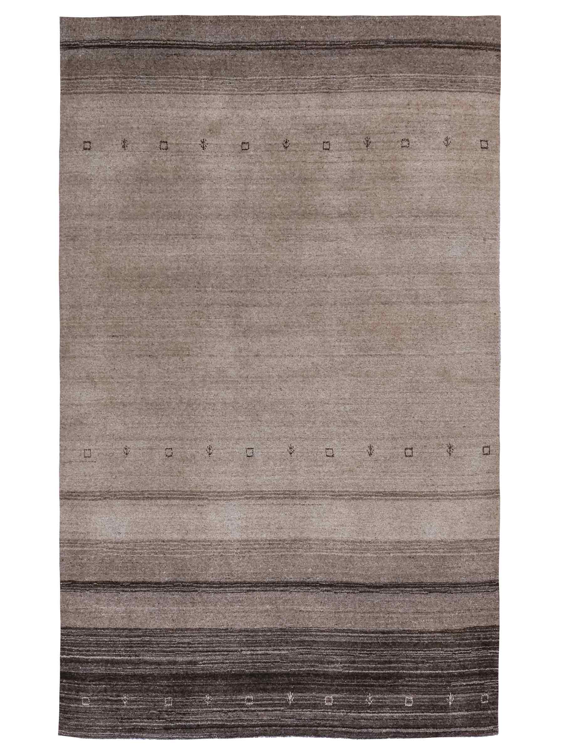 Moderner, Handloom Lori Gabbeh Orientteppich von Khademi aus Wolle, grau, greige. Geometrisches Nomaden-Design. Produziert in Indien. Größe: 180x116cm. Teppichnummer: KB4-1800. Verkauf durch Jupiter Intl.