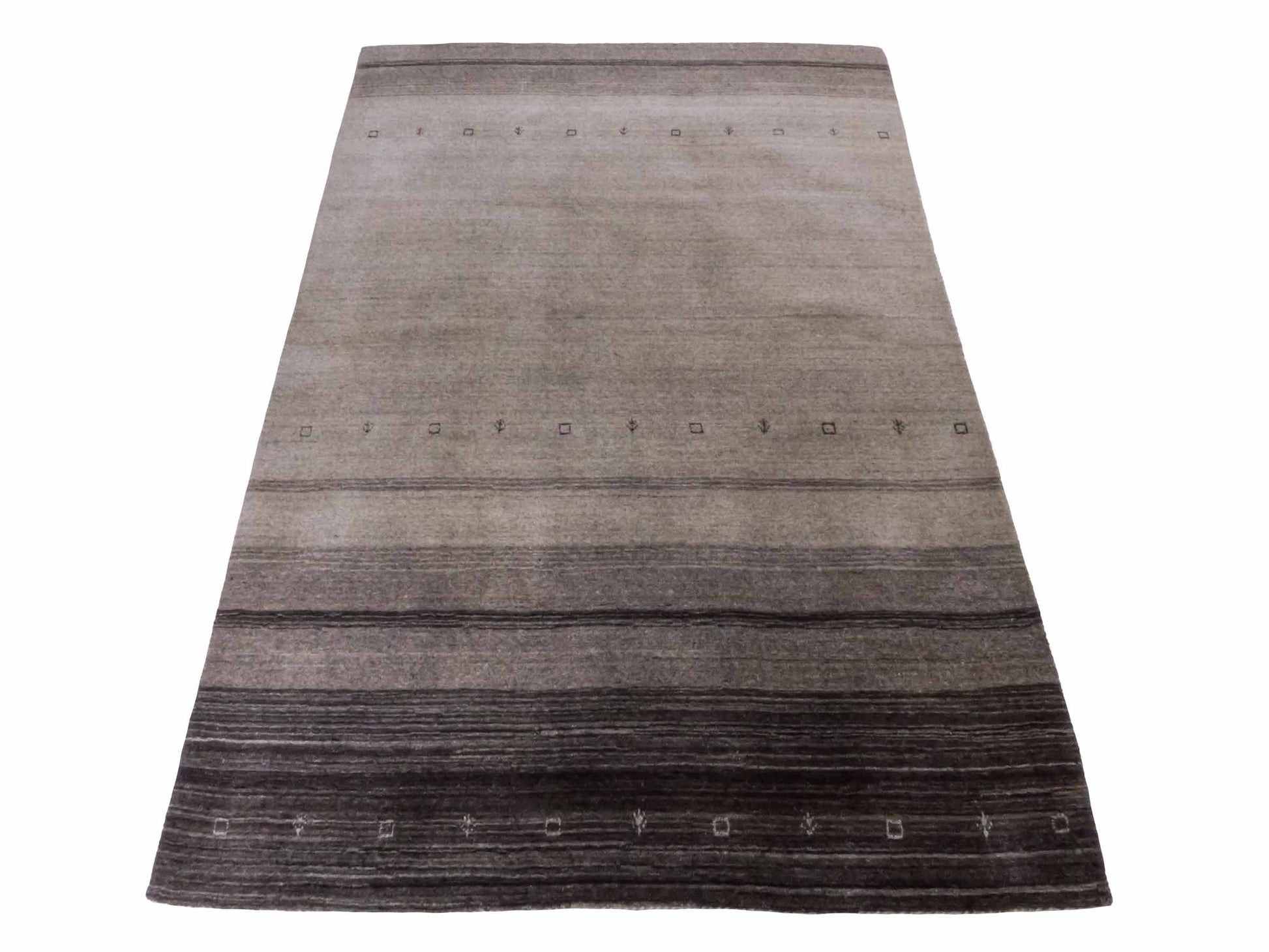 Moderner, Handloom Lori Gabbeh Orientteppich von Khademi aus Wolle, grau, greige. Geometrisches Nomaden-Design. Produziert in Indien. Größe: 180x116cm. Teppichnummer: KB4-1800. Verkauf durch Jupiter Intl.