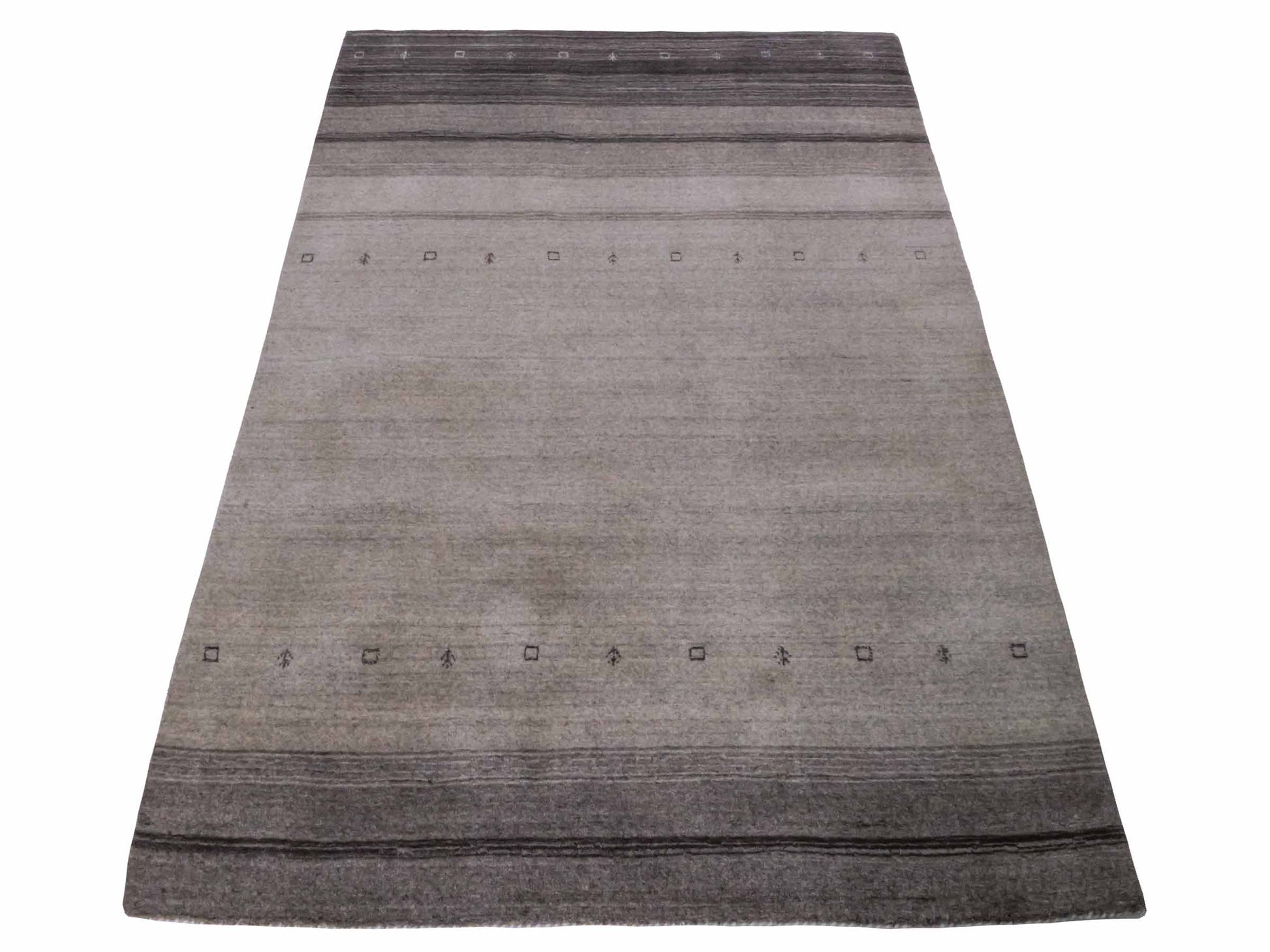 Moderner, Handloom Lori Gabbeh Orientteppich von Khademi aus Wolle, grau, greige. Geometrisches Nomaden-Design. Produziert in Indien. Größe: 180x116cm. Teppichnummer: KB4-1800. Verkauf durch Jupiter Intl.