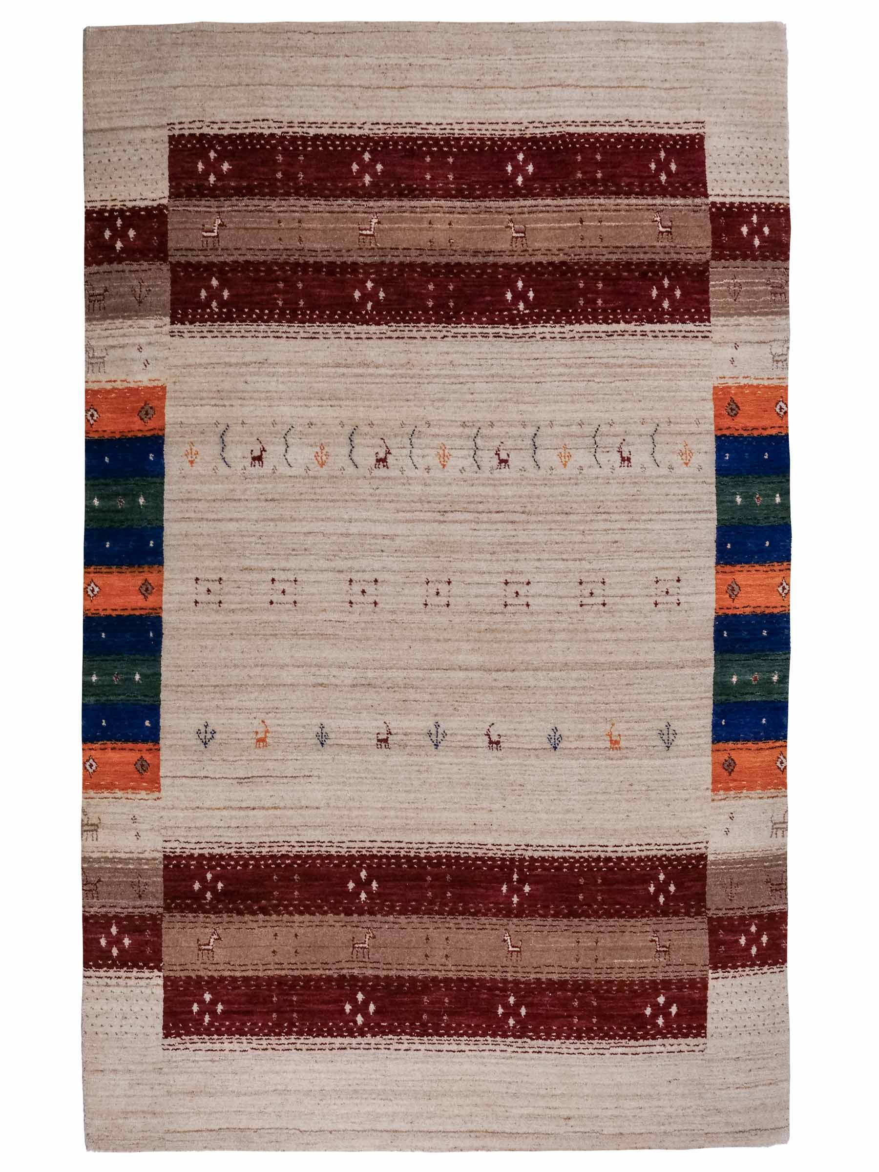 Moderner, Handloom Lori Gabbeh Orientteppich von Khademi aus Wolle, cremeweiß, mehrfarbig. Geometrisches Nomaden-Design. Produziert in Indien. Größe: 182x120cm. Teppichnummer: KB4-1799. Verkauf durch Jupiter Intl.