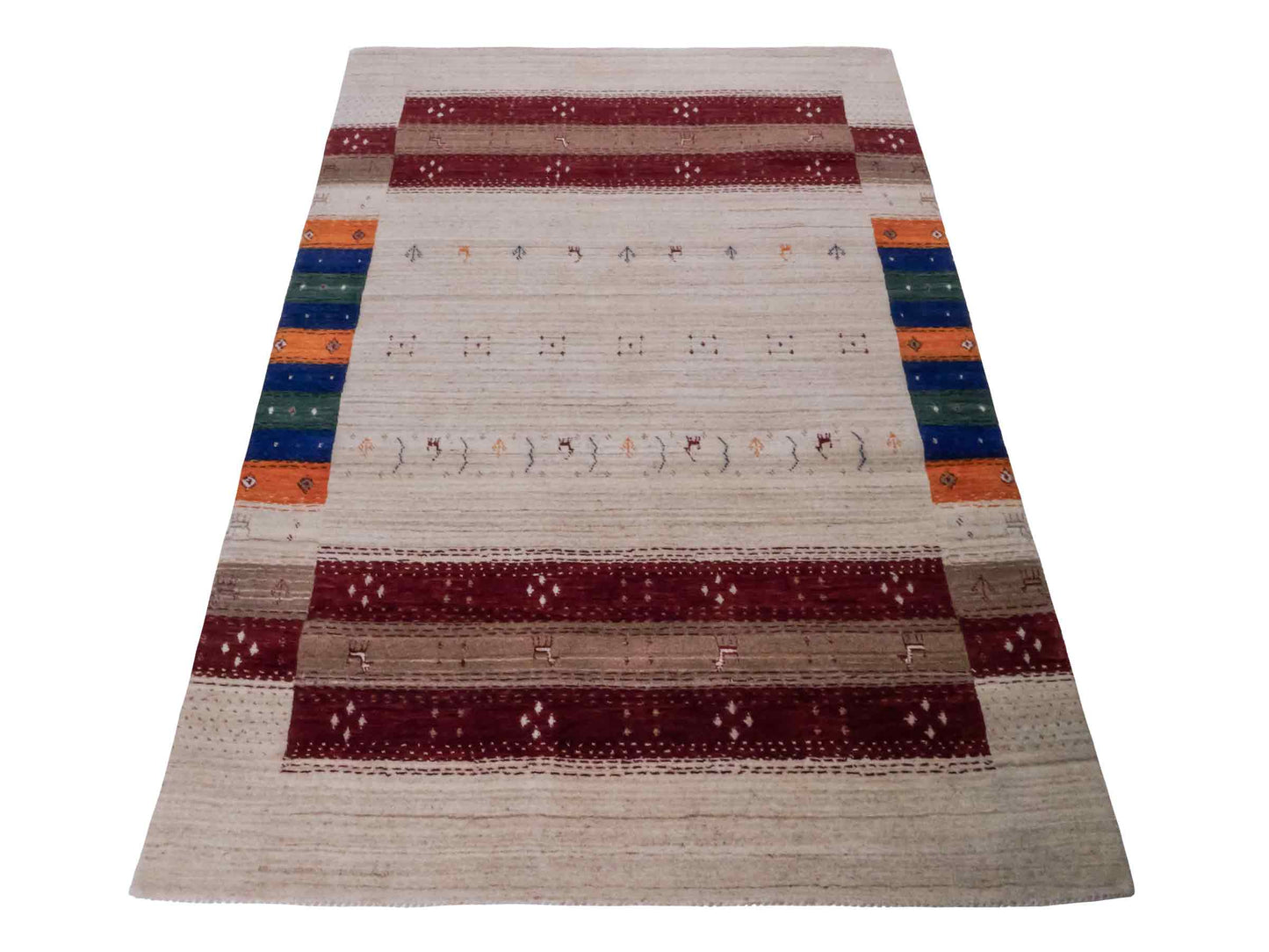Moderner, Handloom Lori Gabbeh Orientteppich von Khademi aus Wolle, cremeweiß, mehrfarbig. Geometrisches Nomaden-Design. Produziert in Indien. Größe: 182x120cm. Teppichnummer: KB4-1799. Verkauf durch Jupiter Intl.