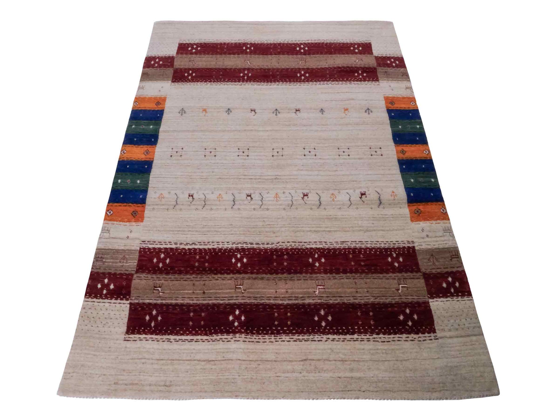 Moderner, Handloom Lori Gabbeh Orientteppich von Khademi aus Wolle, cremeweiß, mehrfarbig. Geometrisches Nomaden-Design. Produziert in Indien. Größe: 182x120cm. Teppichnummer: KB4-1799. Verkauf durch Jupiter Intl.