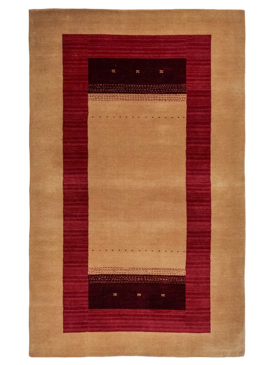 Moderner, Handloom Lori Gabbeh Orientteppich von Khademi aus Wolle, beige, rot. Geometrisches Nomaden-Design. Produziert in Indien. Größe: 182x121cm. Teppichnummer: KB4-1802. Verkauf durch Jupiter Intl.