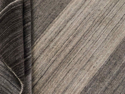 Moderner, Handloom Lori Gabbeh Orientteppich von Khademi aus Wolle, braun, grau, beige. Geometrisches Nomaden-Design. Produziert in Indien. Größe: 198x136cm. Teppichnummer: KB4-1782. Verkauf durch Jupiter Intl.