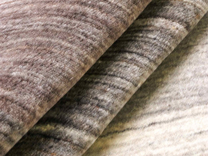 Moderner, Handloom Lori Gabbeh Orientteppich von Khademi aus Wolle, braun, grau, beige. Geometrisches Nomaden-Design. Produziert in Indien. Größe: 198x136cm. Teppichnummer: KB4-1782. Verkauf durch Jupiter Intl.