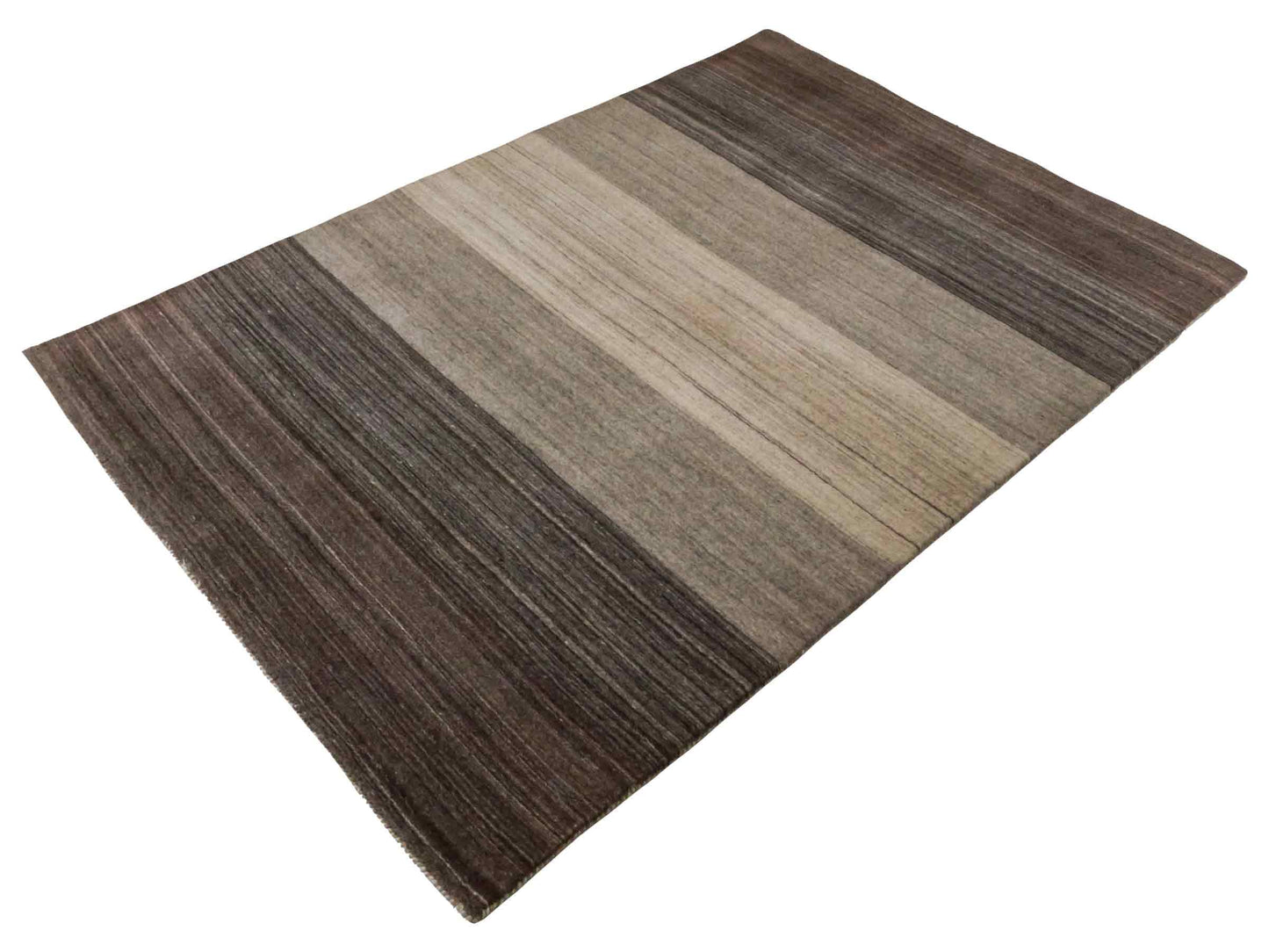 Moderner, Handloom Lori Gabbeh Orientteppich von Khademi aus Wolle, braun, grau, beige. Geometrisches Nomaden-Design. Produziert in Indien. Größe: 198x136cm. Teppichnummer: KB4-1782. Verkauf durch Jupiter Intl.