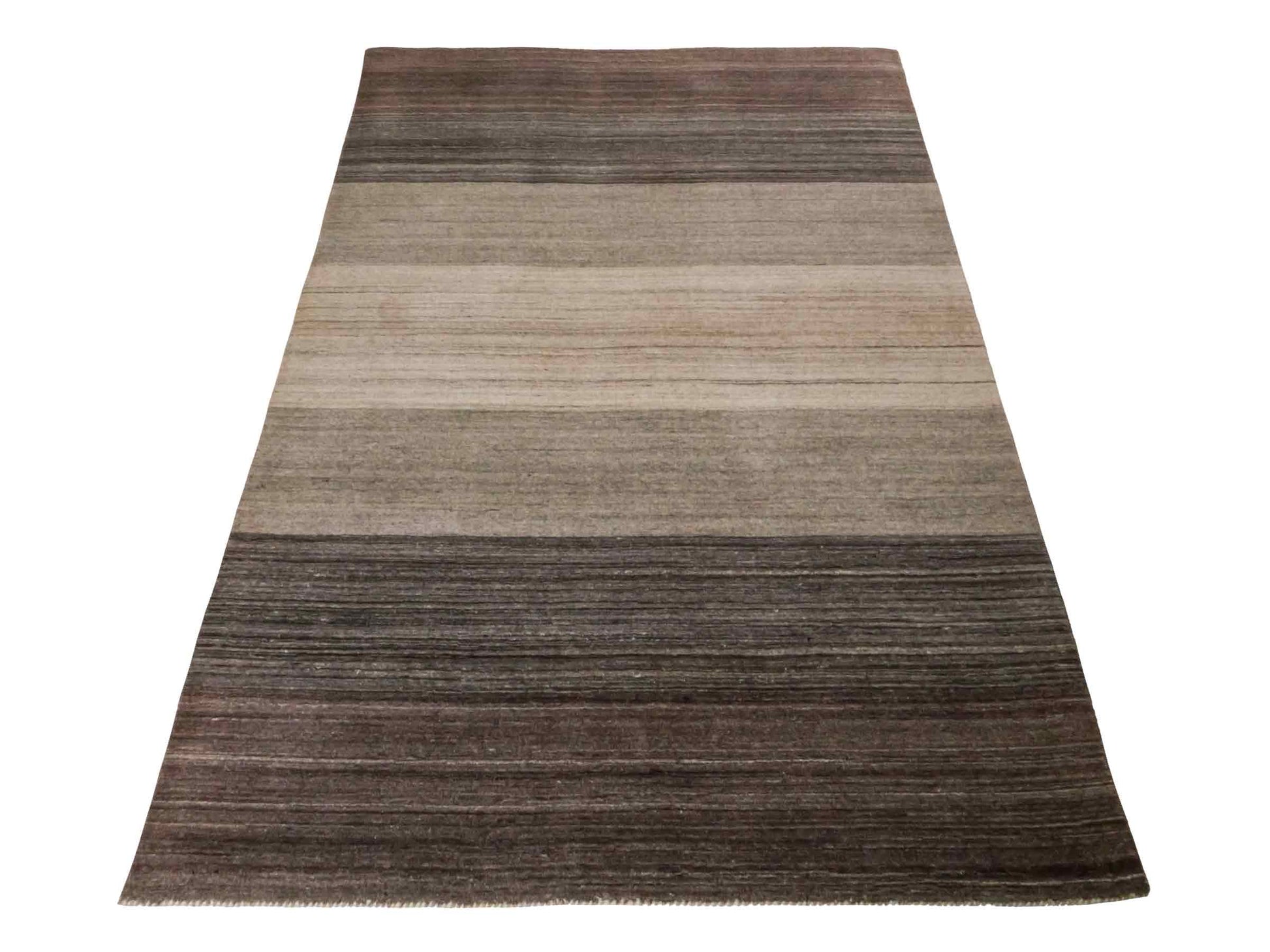 Moderner, Handloom Lori Gabbeh Orientteppich von Khademi aus Wolle, braun, grau, beige. Geometrisches Nomaden-Design. Produziert in Indien. Größe: 198x136cm. Teppichnummer: KB4-1782. Verkauf durch Jupiter Intl.