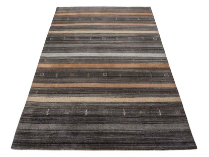 Moderner, Handloom Lori Gabbeh Orientteppich von Khademi aus Wolle, grau, braun, beige. Geometrisches Nomaden-Design. Produziert in Indien. Größe: 198x141cm. Teppichnummer: KB4-1787. Verkauf durch Jupiter Intl.