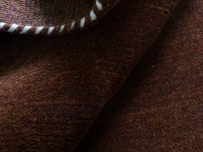 Moderner, Handloom Lori Gabbeh Orientteppich von Khademi aus Wolle, braun. Nomaden-Design. Produziert in Indien. Größe: 198x76cm. Teppichnummer: KB4-1595. Verkauf durch Jupiter Intl.