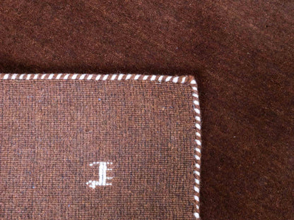 Moderner, Handloom Lori Gabbeh Orientteppich von Khademi aus Wolle, braun. Nomaden-Design. Produziert in Indien. Größe: 198x76cm. Teppichnummer: KB4-1595. Verkauf durch Jupiter Intl.