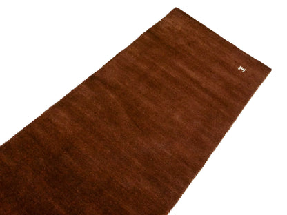 Moderner, Handloom Lori Gabbeh Orientteppich von Khademi aus Wolle, braun. Nomaden-Design. Produziert in Indien. Größe: 198x76cm. Teppichnummer: KB4-1595. Verkauf durch Jupiter Intl.